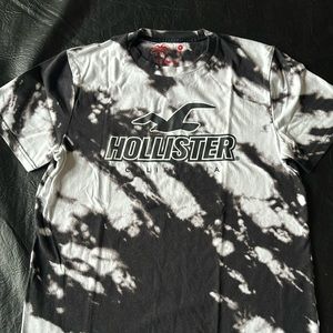 Like new Hollister graphic tee in size M.